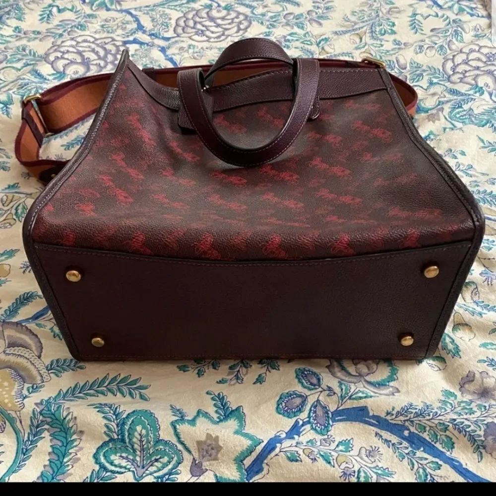 Coach Field  Large Tote - Picture 5 of 5